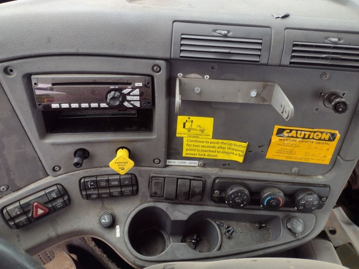 14-freightliner-cascadia-cab-&-chassis^title^-(qea-4750)-image-7