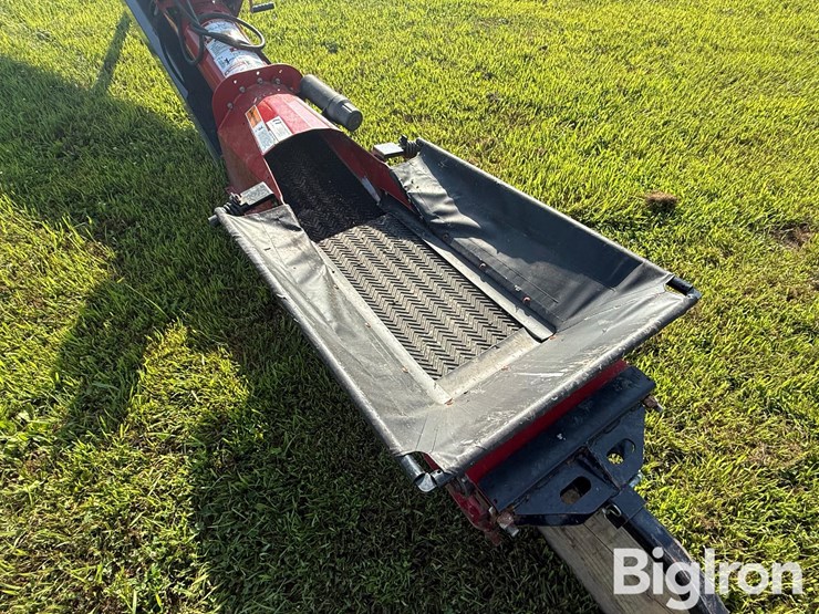 2021-universal-industries-1537-short-field-loader-electric-belt-conveyor-image-10