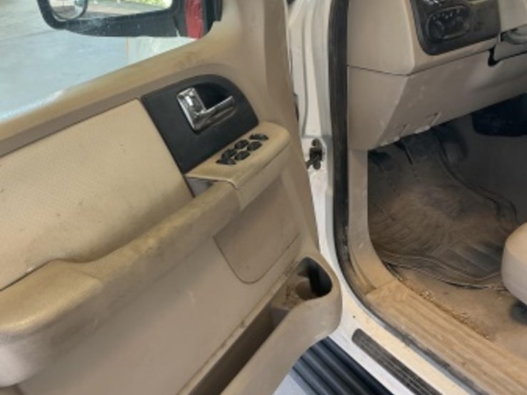 2005-ford-expedition-image-24
