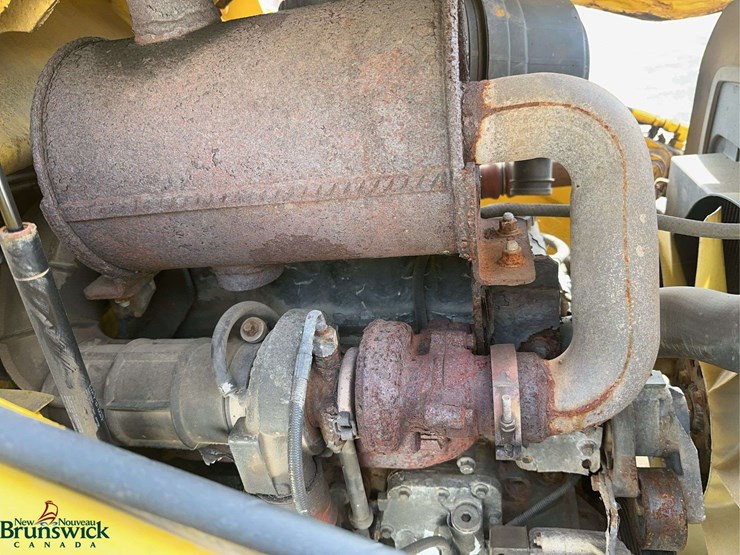 new-holland-b95b-image-23