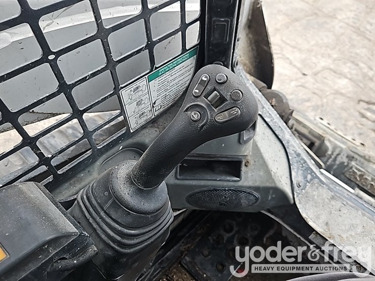 2023-bobcat-t740-image-27