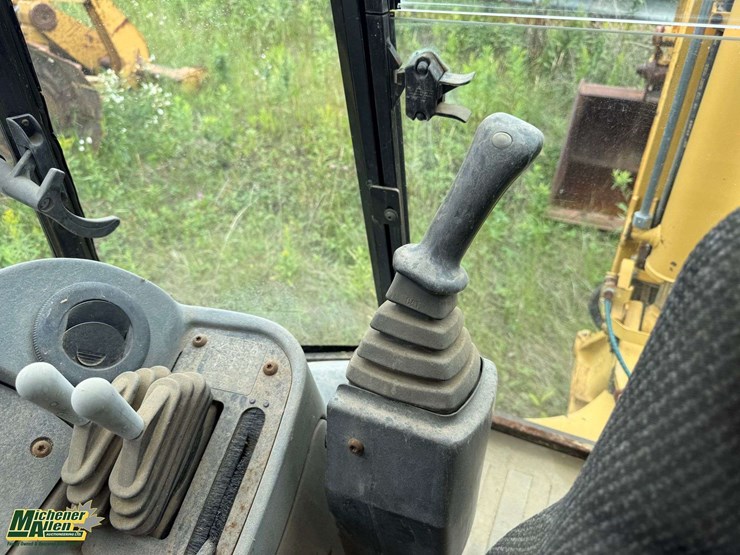 caterpillar-420d-image-19