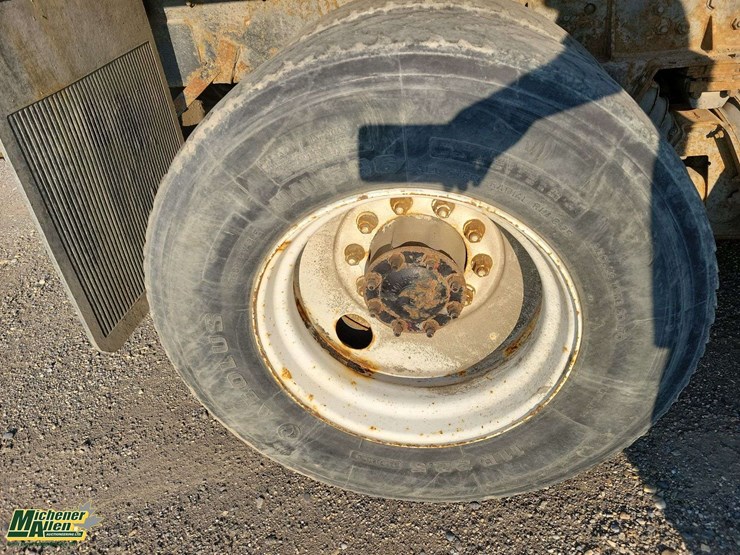 2000-freightliner-fl80-image-12