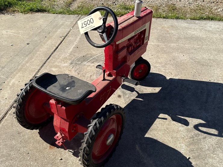 #57-•-farmall-806-diesel-pedal-tractor-image-4