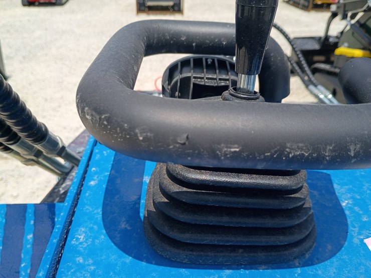 #l63-017-•-2026-zjg-380-mini-skid-steer-image-25