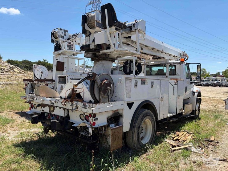 2016-international-durastar-4300-image-3