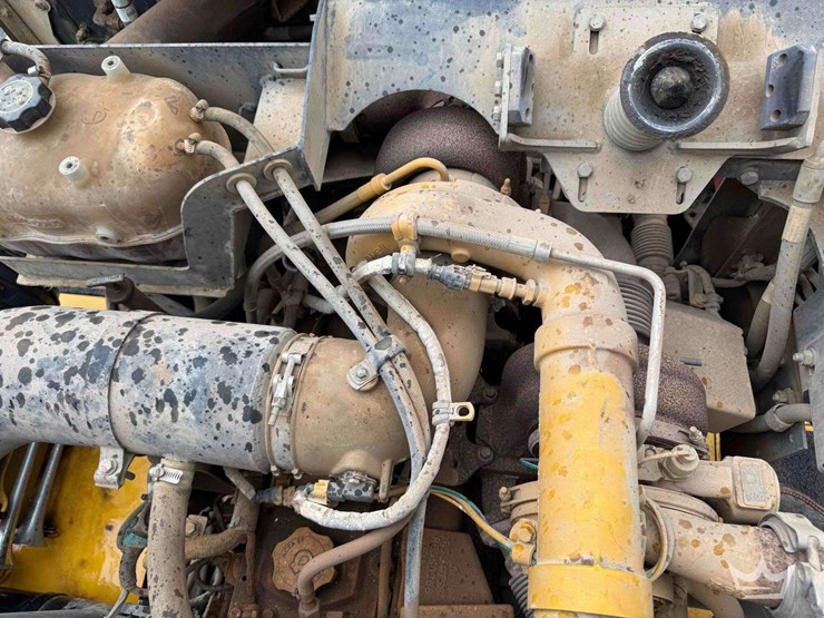 2013-deere-250d-image-36