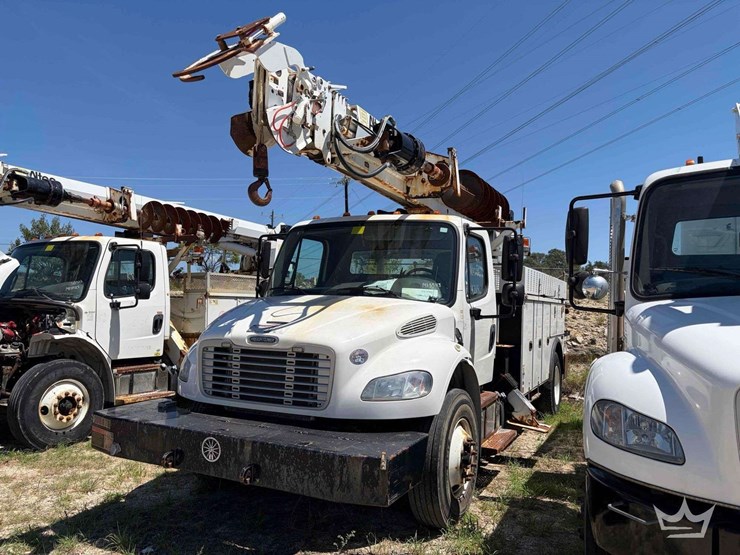2018-freightliner-m2-106-image-1