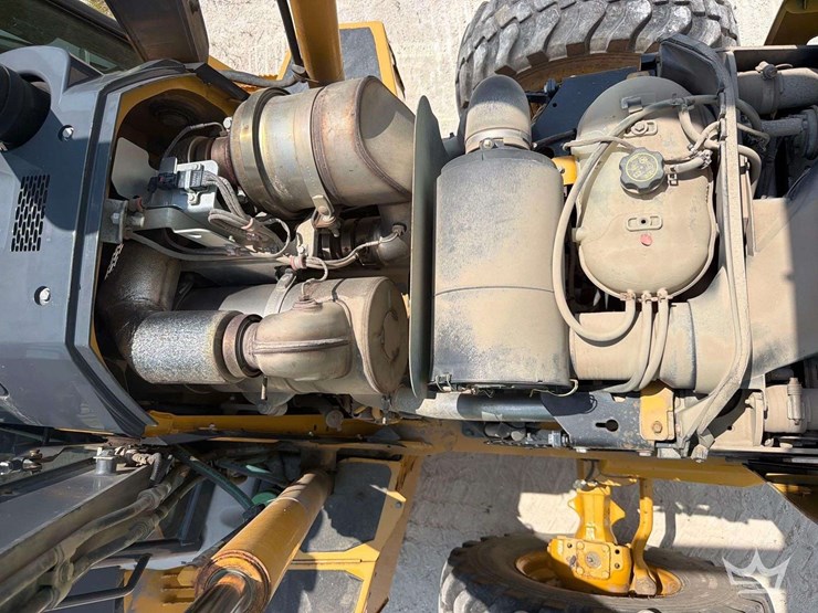 2017-deere-310l-image-18
