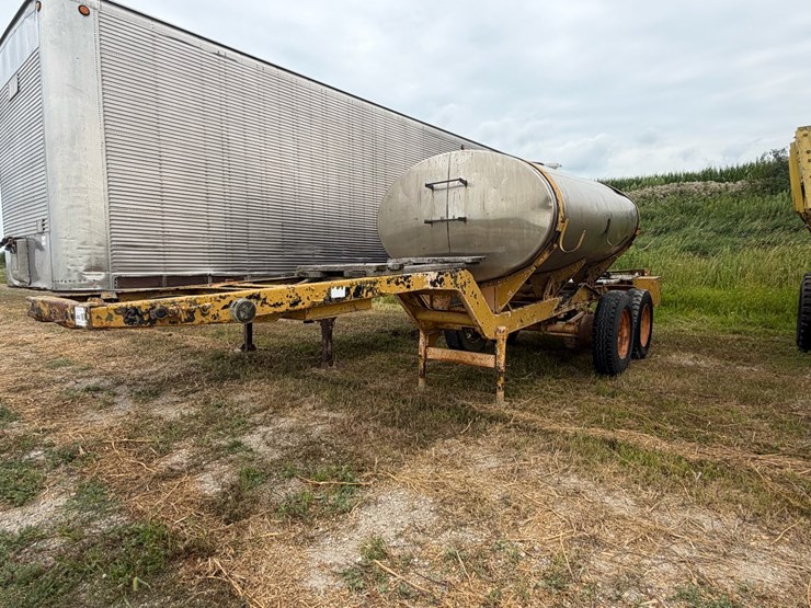 pull-type-tank-trailer-2000-gallon-image-1