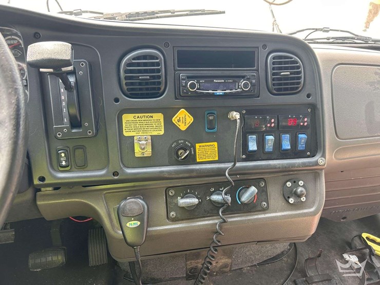 2016-freightliner-b2-image-11