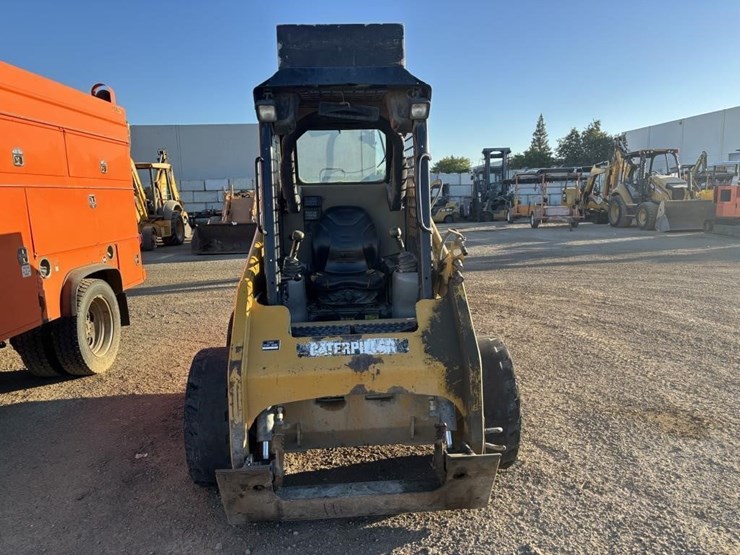 2014-caterpillar-226b3-image-6
