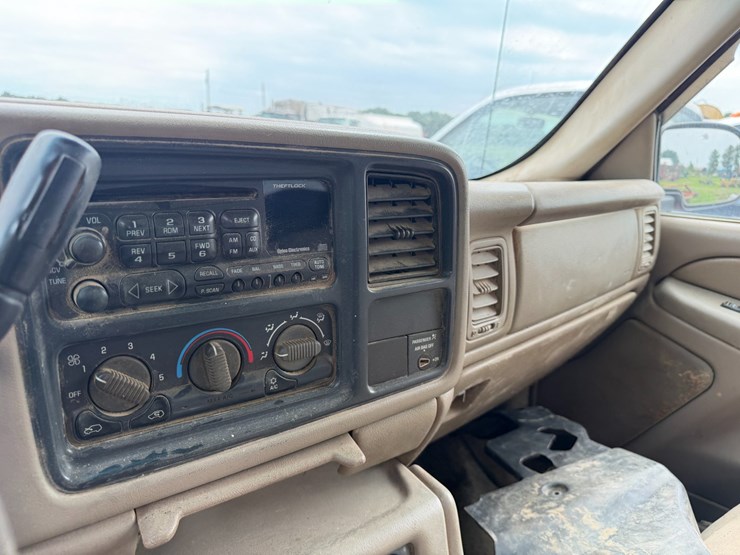 2002-chevrolet-silverado-2500hd-image-51