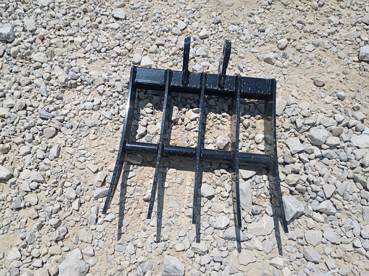 #l63-029-•-rake-mini-excavator-attachment-image-1