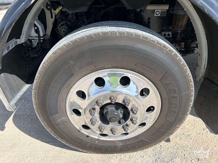 2020-peterbilt-389-image-29