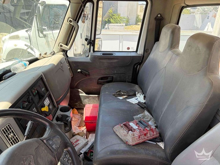 2016-international-durastar-4300-image-17