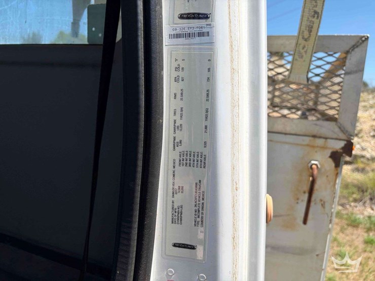 2018-freightliner-m2-106-image-5
