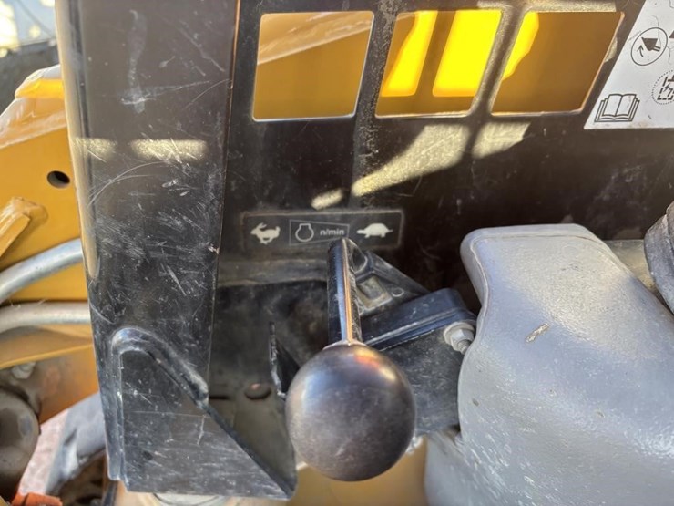 2014-caterpillar-226b3-image-24