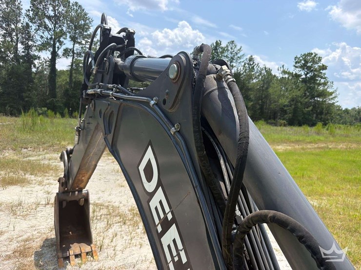 2017-deere-310l-image-30