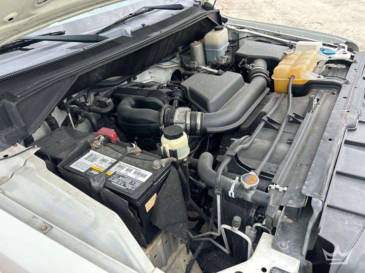 2017-nissan-nv2500hd-image-9