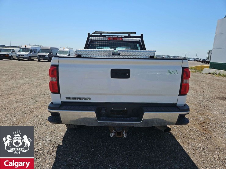 2015-gmc-sierra-2500hd-image-4