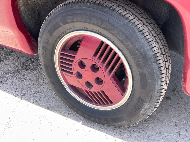 #2100-•-1990-pontiac-transport-van-se,-title-in-delay-image-46