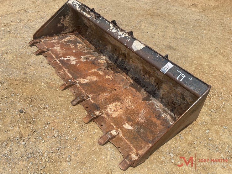 cat-79"-tooth-bucket-skid-steer-attachment-image-5