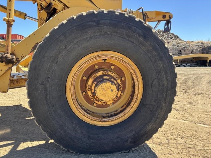 2005-caterpillar-143h-image-30