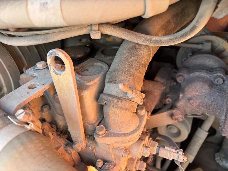 2014-caterpillar-226b3-image-38