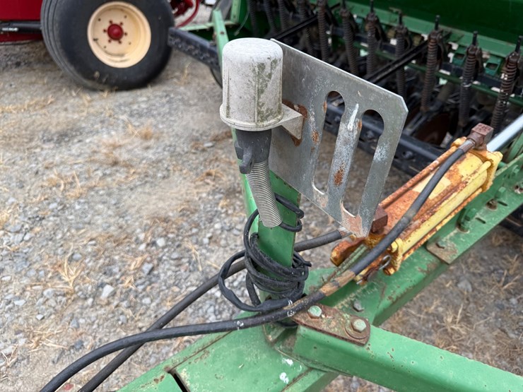 john-deere-450-image-25