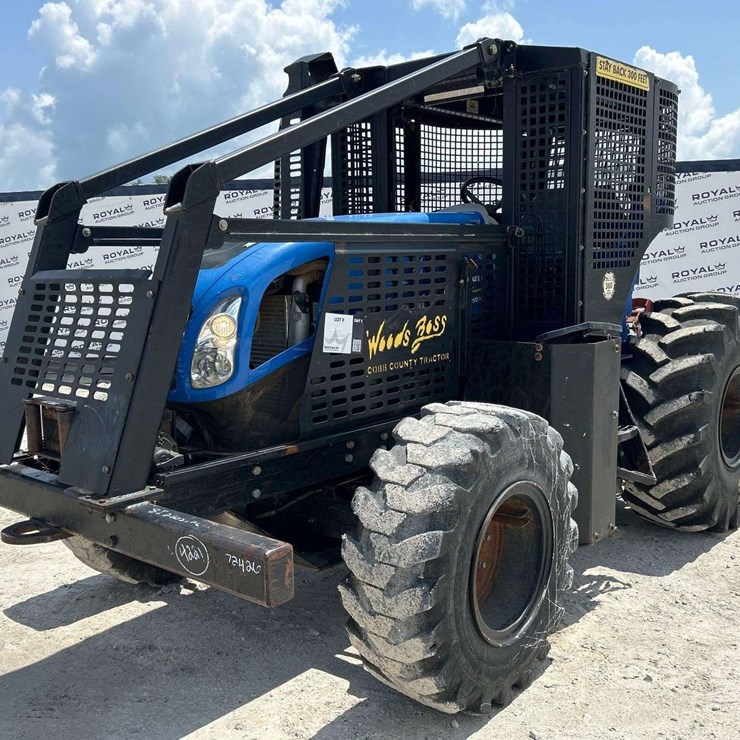 2018 New Holland 4WD Agricultural Tractor w/ Brush Cutter
