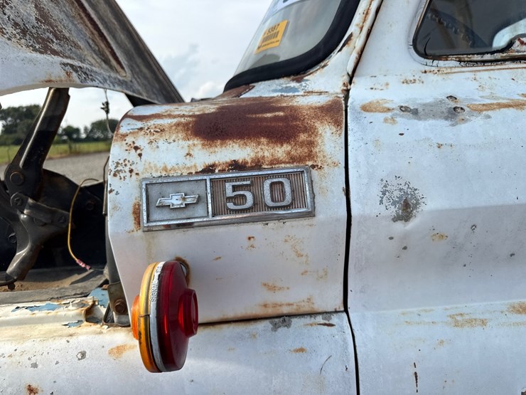 1965-chevrolet-50-image-13