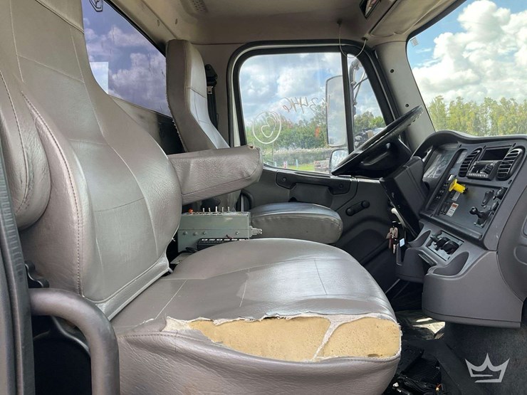 2016-freightliner-114sd-image-22