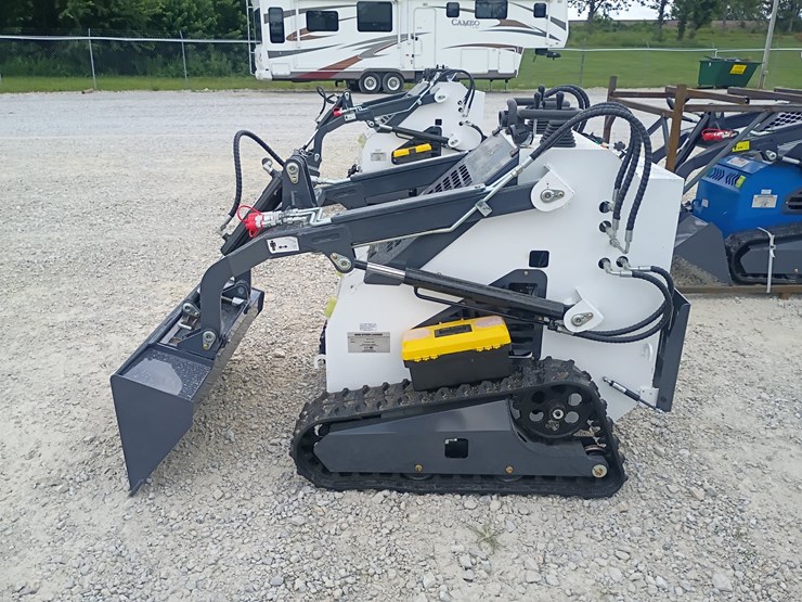 #l63-020-•-2026-zjg-380-mini-skid-steer-image-1