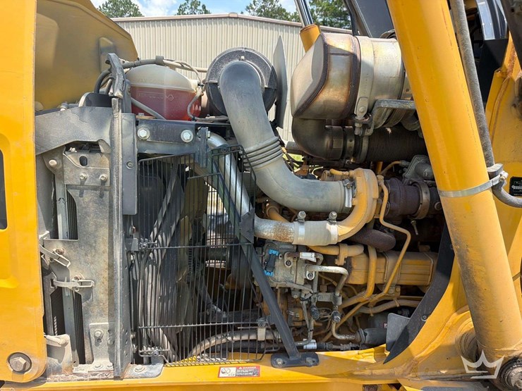 2017-deere-310l-image-19