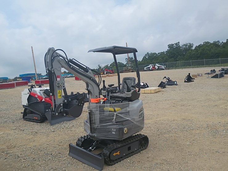 #l73-053-•-2026-ats-me18-mini-excavator-image-3