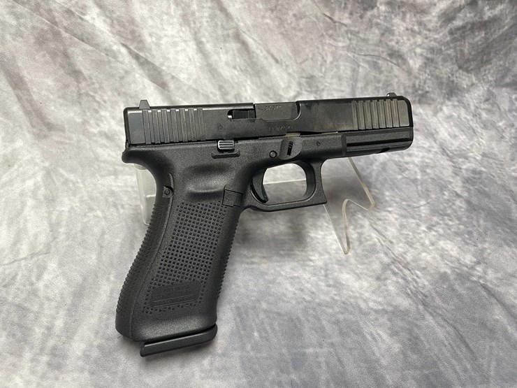 #10868-•-glock-model-17,-9mm-luger-semi-auto-pistol,-sn:-albx074-image-2