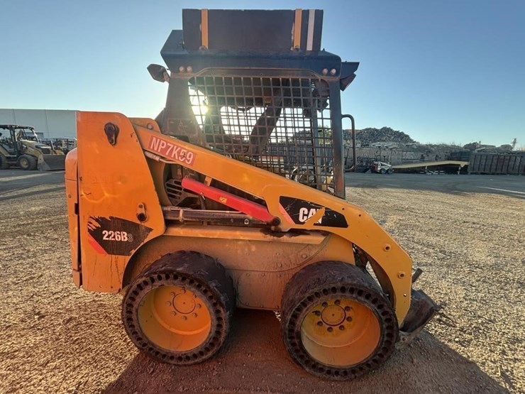 2014-caterpillar-226b3-image-7