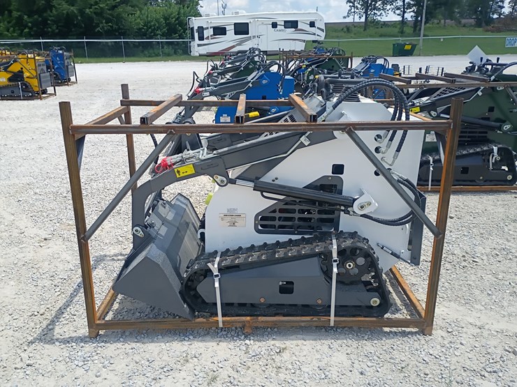 #l63-014-•-2026-zjg-380-mini-skid-steer-image-1