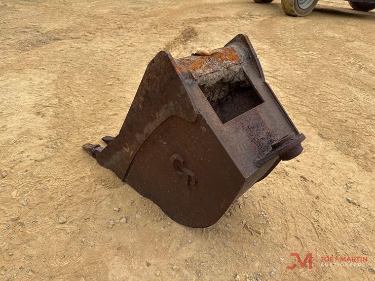 18"-gp-excavator-tooth-bucket-image-3