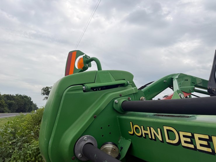 2015-john-deere-630d-image-27