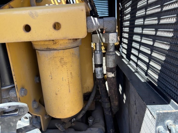 2005-caterpillar-143h-image-66