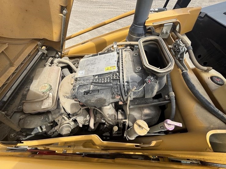 2022-caterpillar-430-image-52