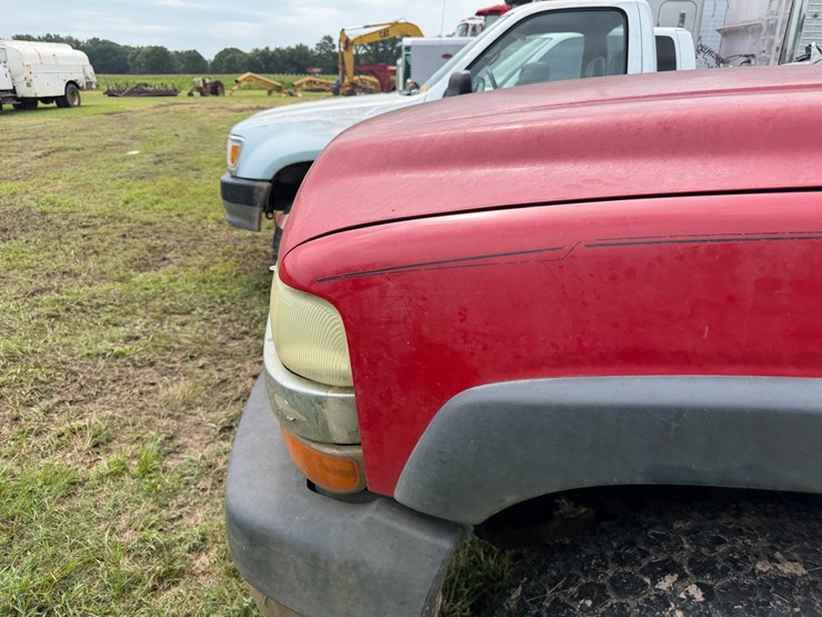 2002-chevrolet-silverado-2500hd-image-25