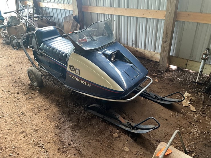 #1227-•-1974-evinrude-snowmobile-image-2