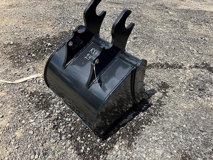 24”-quick-attach-excavator-bucket-for-kx40-image-4