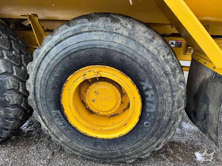 2013-deere-250d-image-25