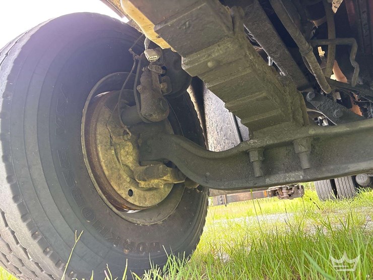 2019-freightliner-m2-106-image-38