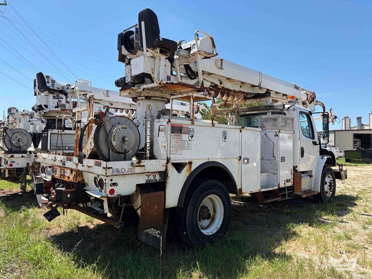 2018-freightliner-m2-106-image-3