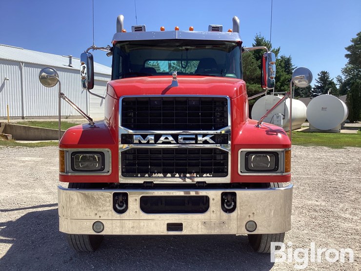 2020-mack-pinnacle-64t-image-2